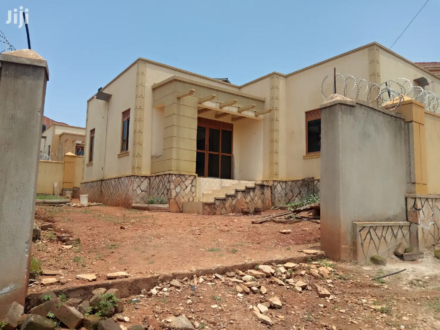 Affordable Villa in Kira for Sell