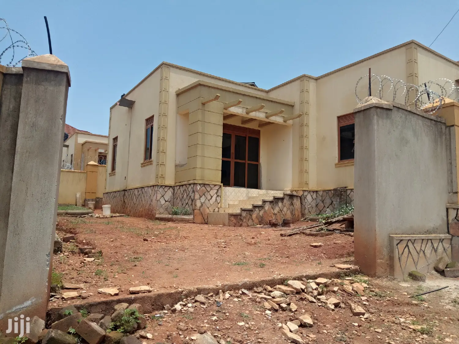 Affordable Villa in Kira for Sell
