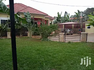 Big Bungaloo in Kiira for Sell