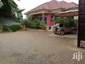 Big Bungaloo in Kiira for Sell