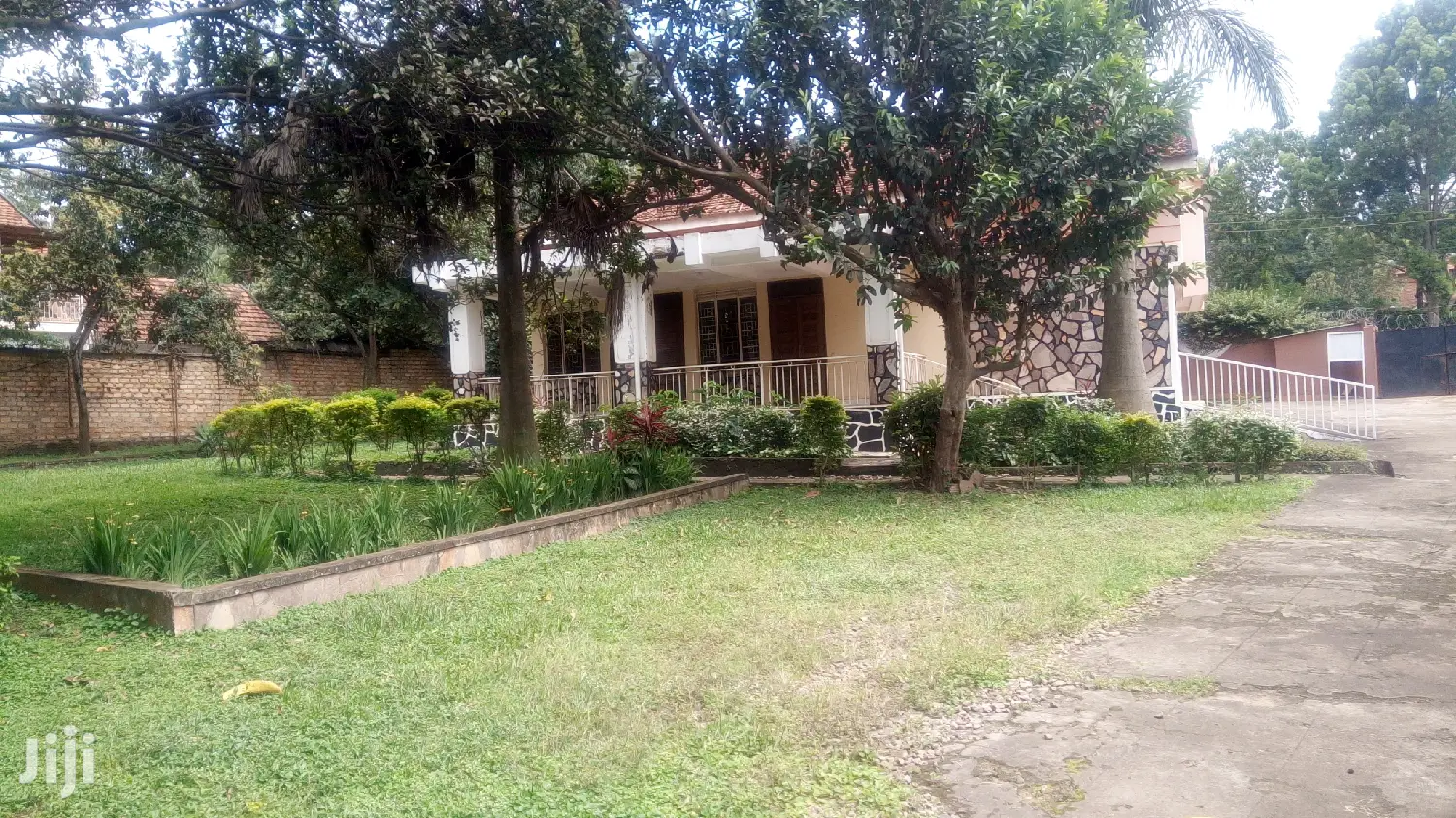 5 Bedroom Mansion In Bugolobi For Rent