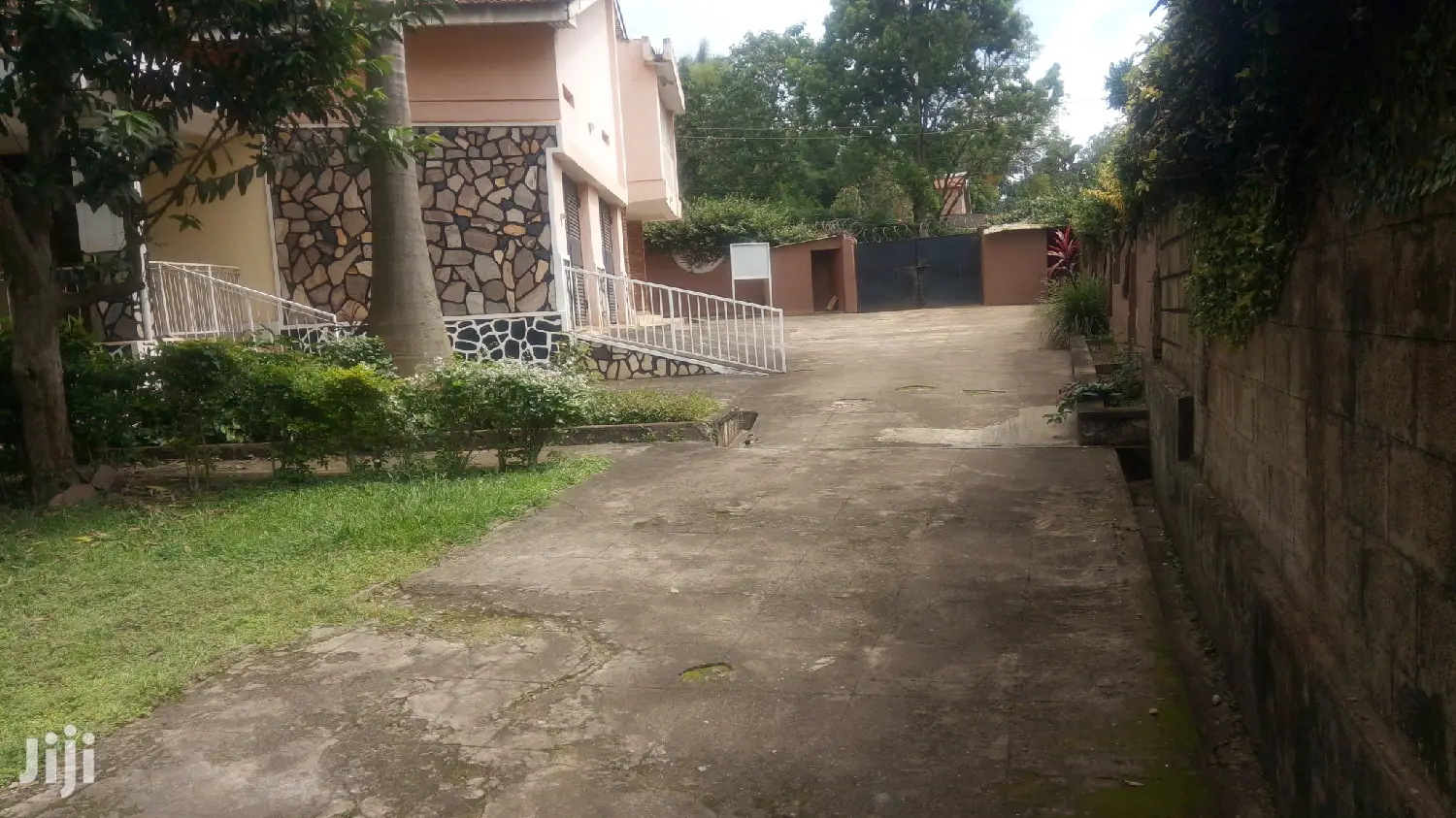 5 Bedroom Mansion In Bugolobi For Rent