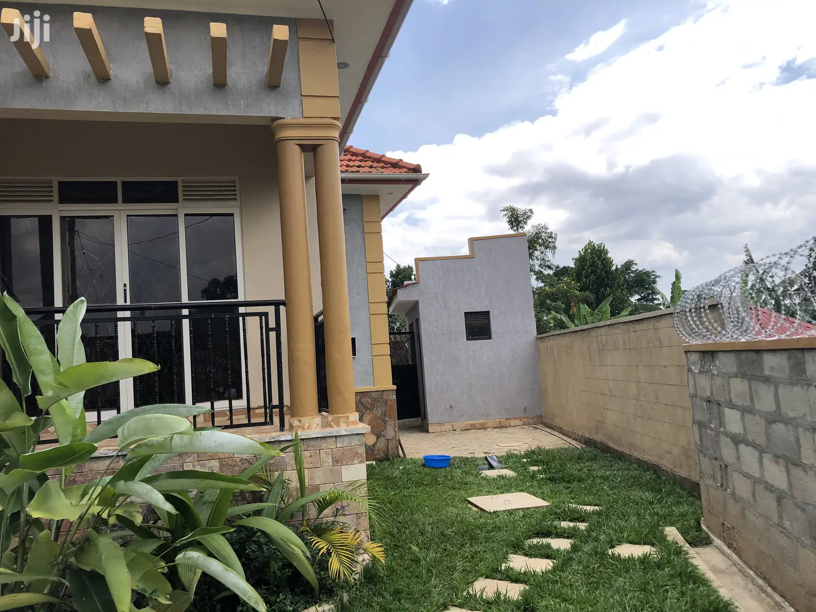 Kira Big Compound Luxury Home on Sell