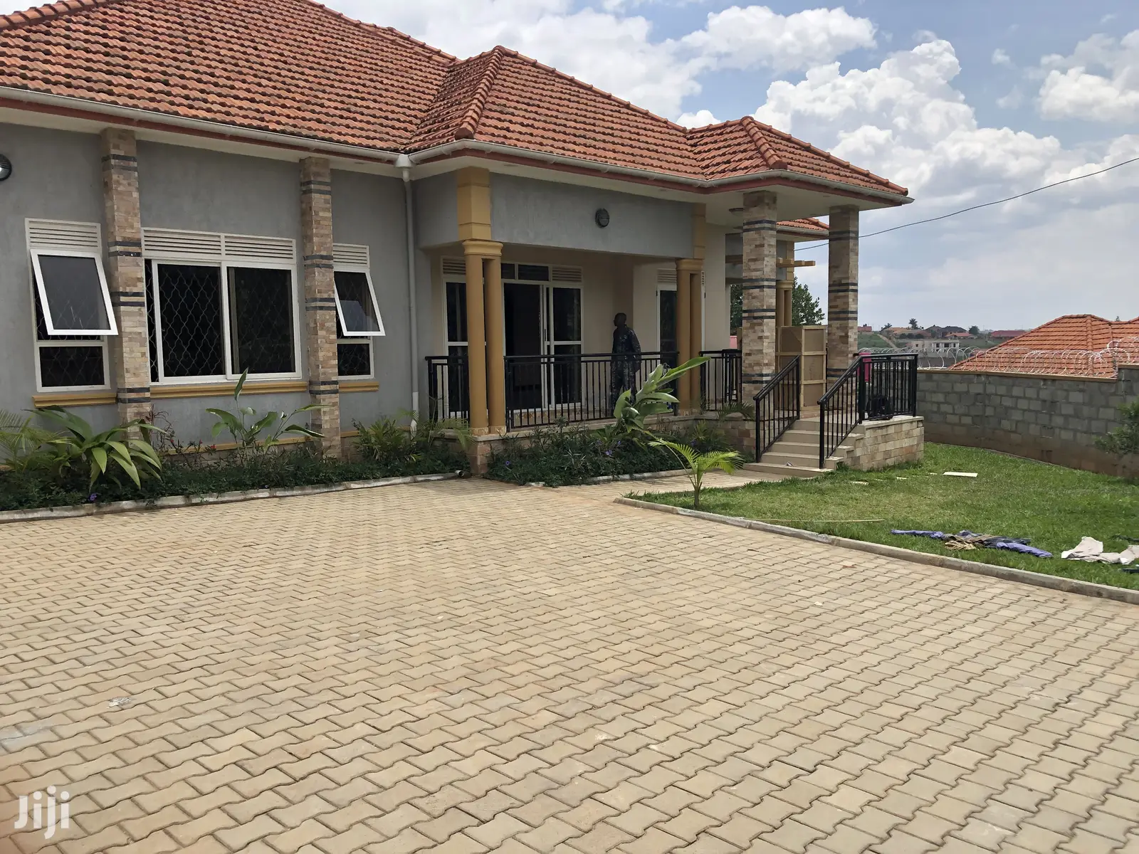 Kira Big Compound Luxury Home on Sell