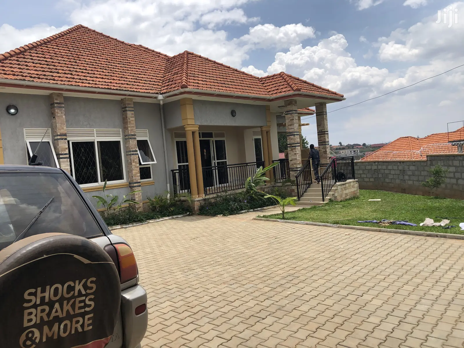 Kira Big Compound Luxury Home on Sell