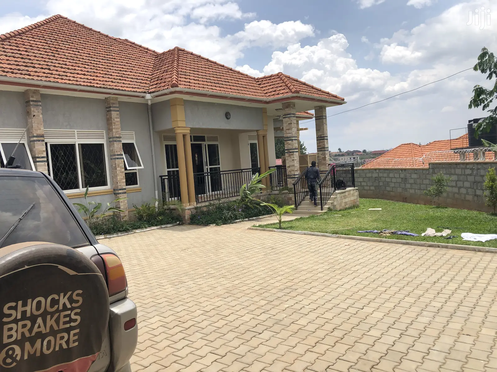 Kira Big Compound Luxury Home on Sell