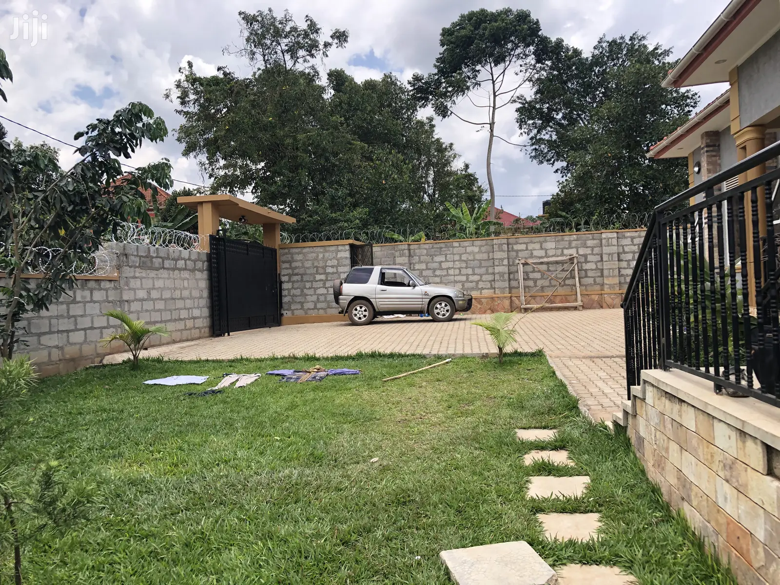 Kira Big Compound Luxury Home on Sell