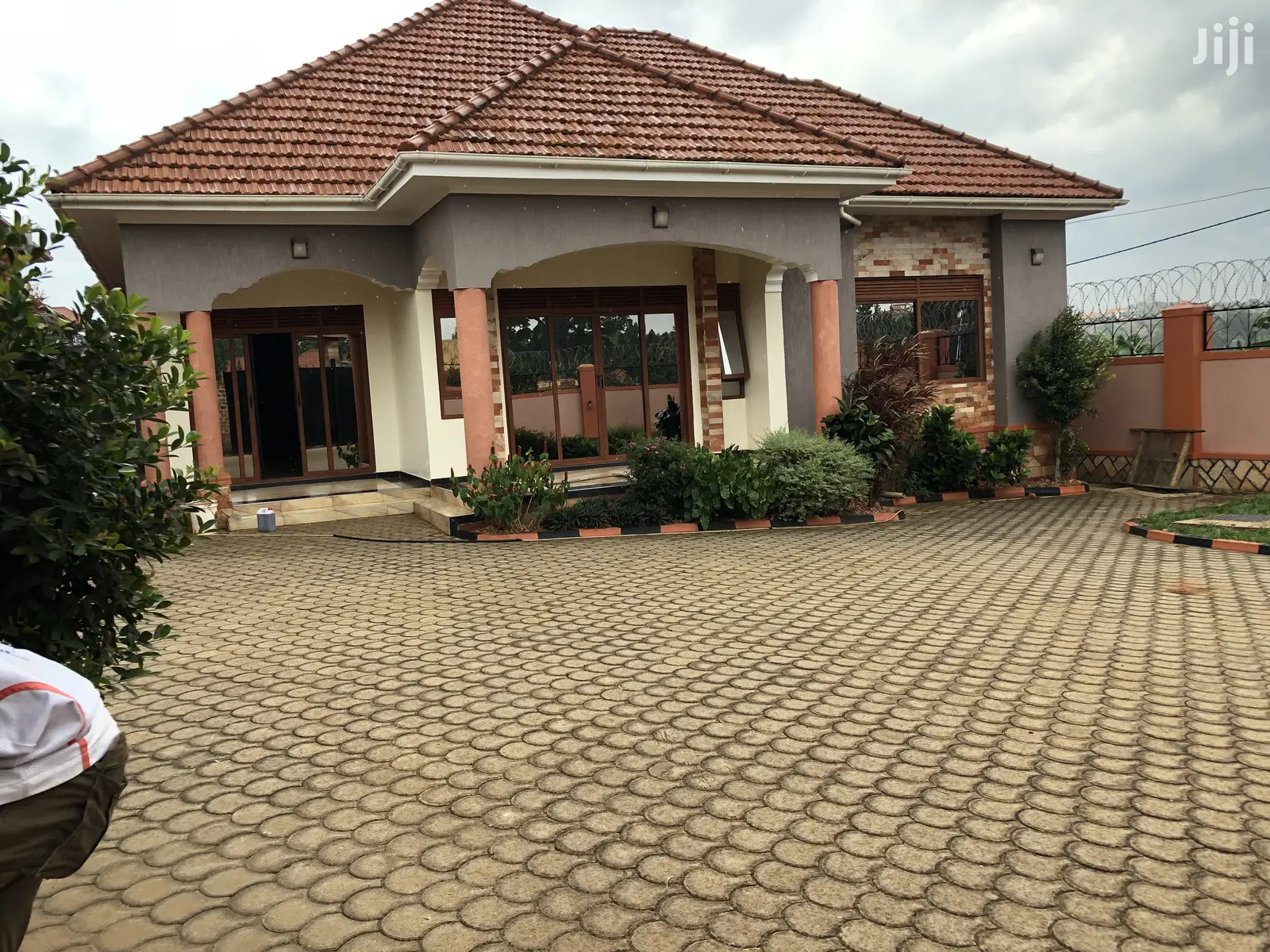 Kiira Multi Family House on Sell