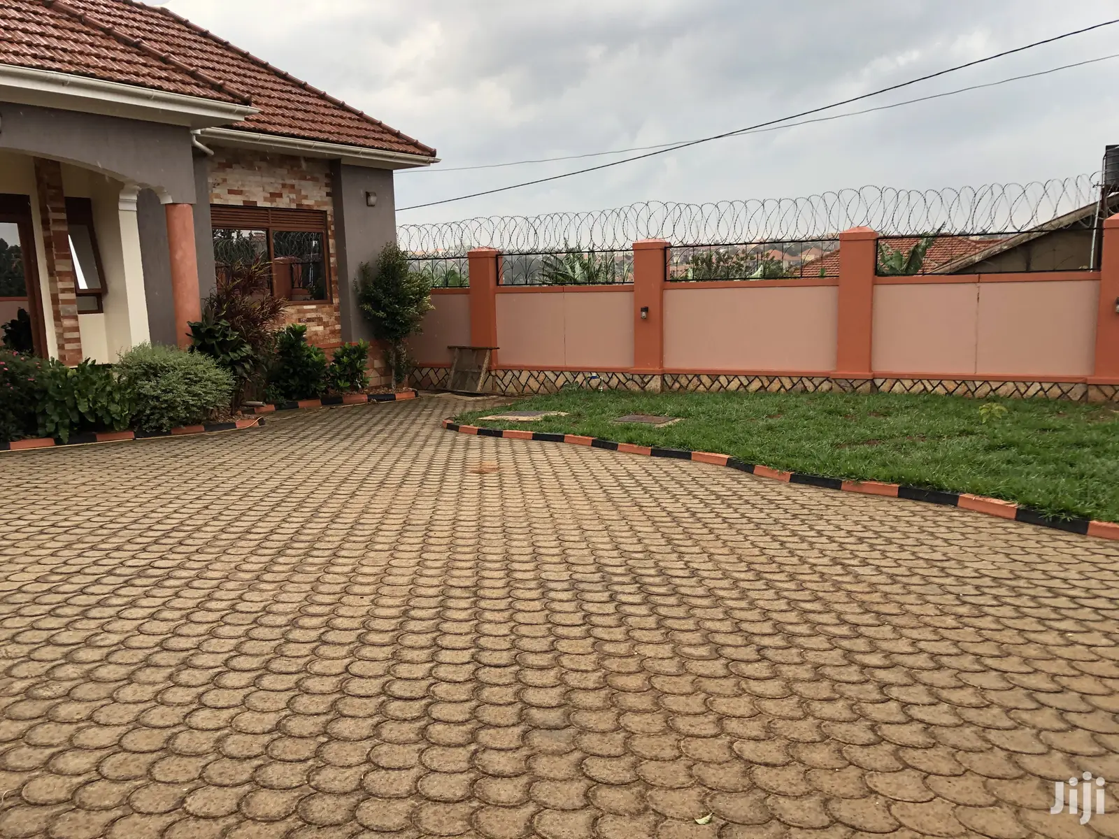 Kiira Multi Family House on Sell