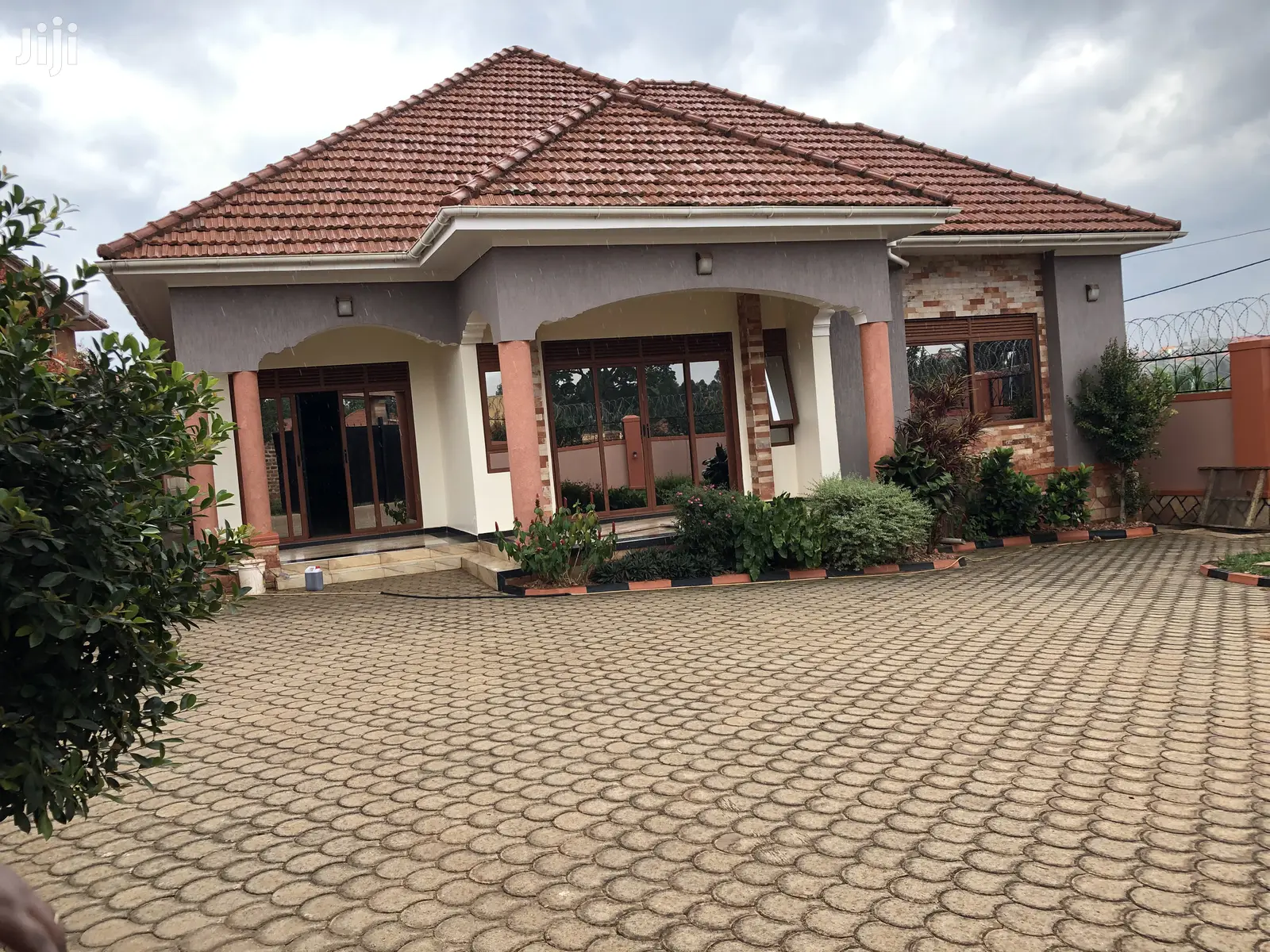 Kiira Multi Family House on Sell