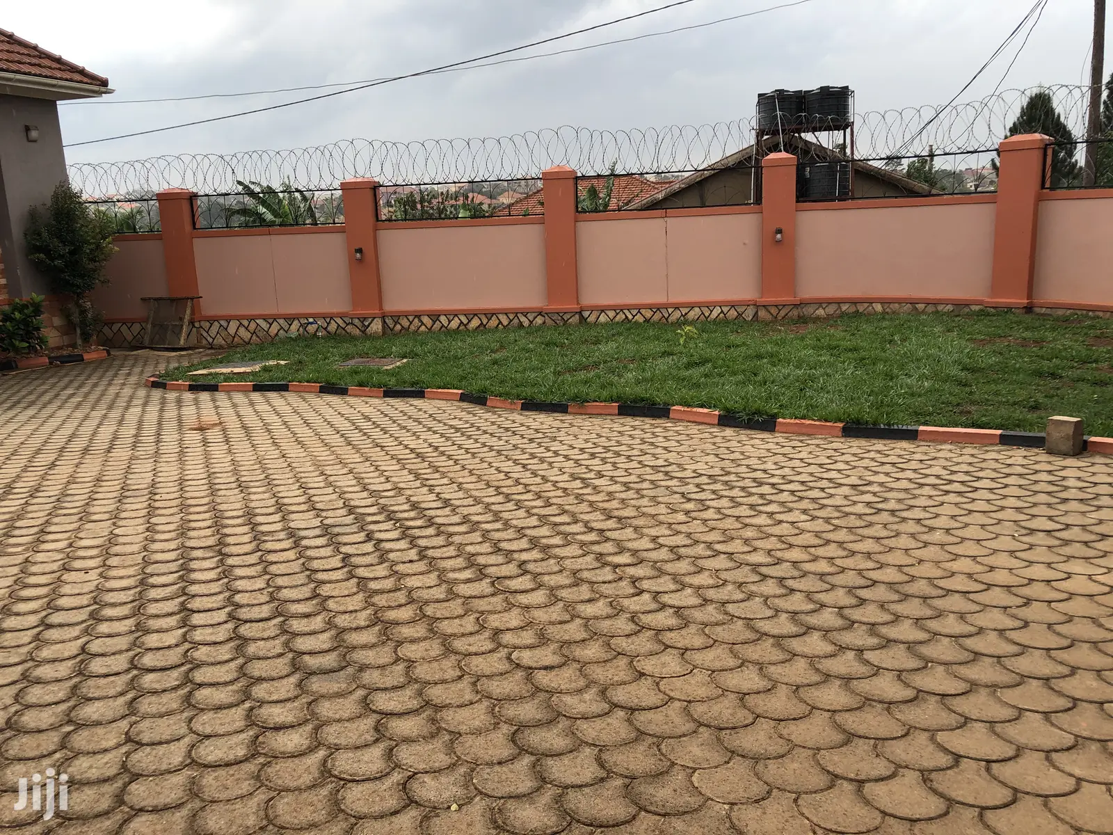 Kiira Multi Family House on Sell