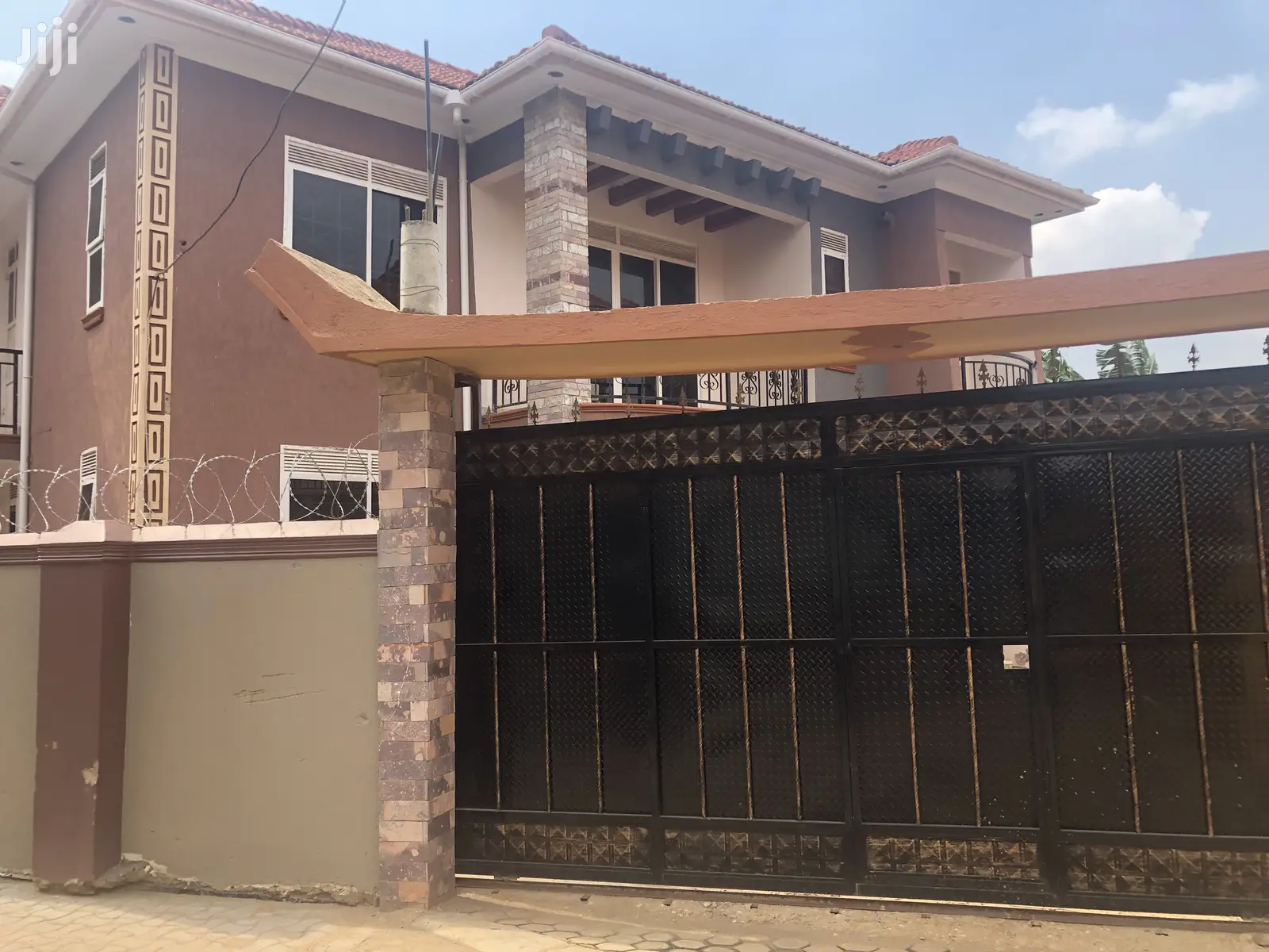 Six Bedrooms Mansion in Kira on Sell