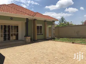 Kira Classy House in Tarmacked Neighborhood on Sell