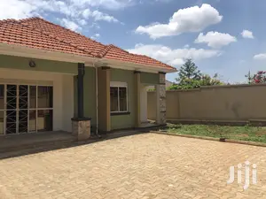 Kira Classy House in Tarmacked Neighborhood on Sell
