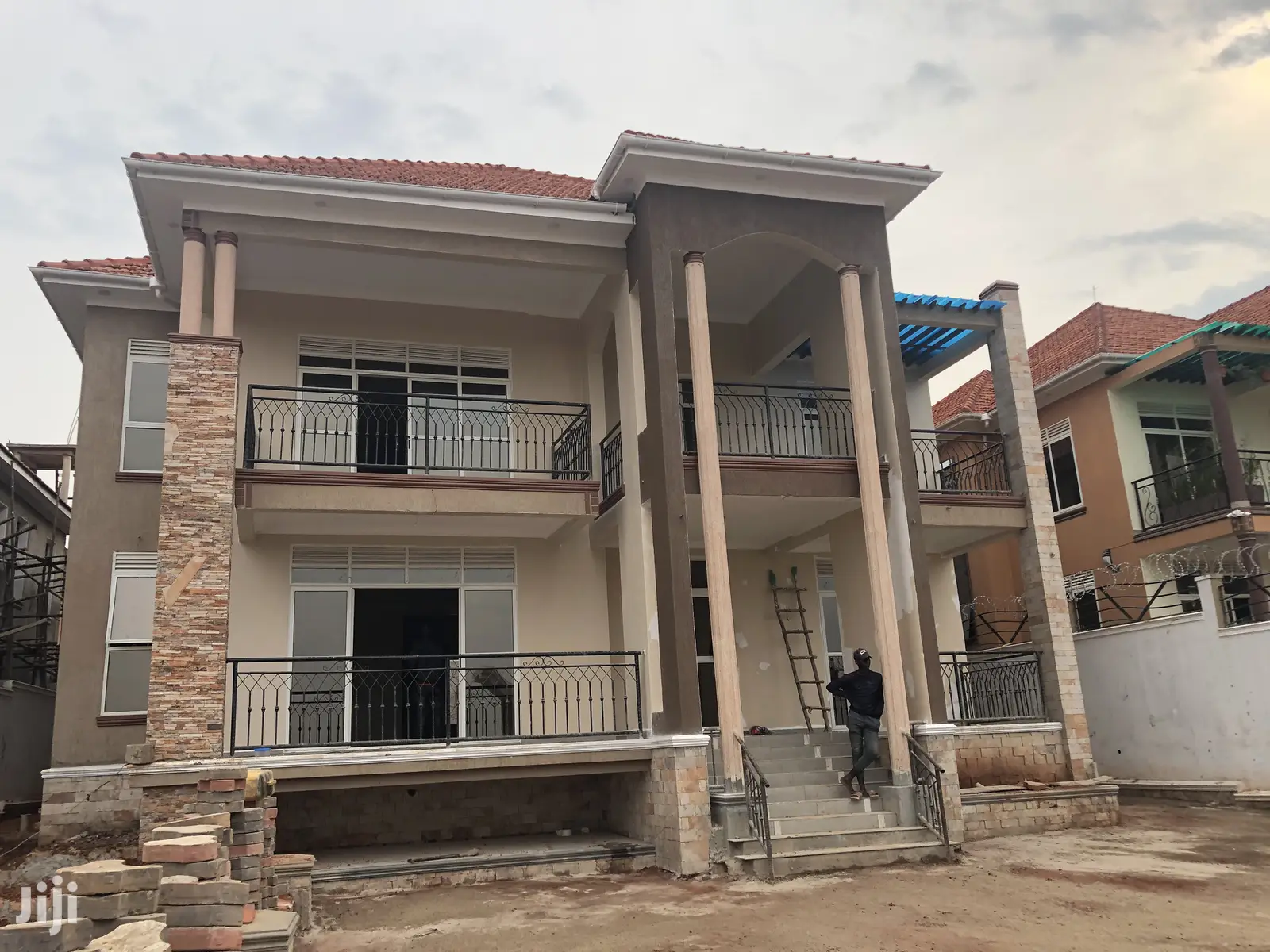 Kyanja Mansion in Tarmacked Neighborhood on Sell