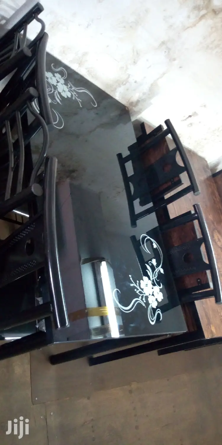 4seaters Glass Dinner Table