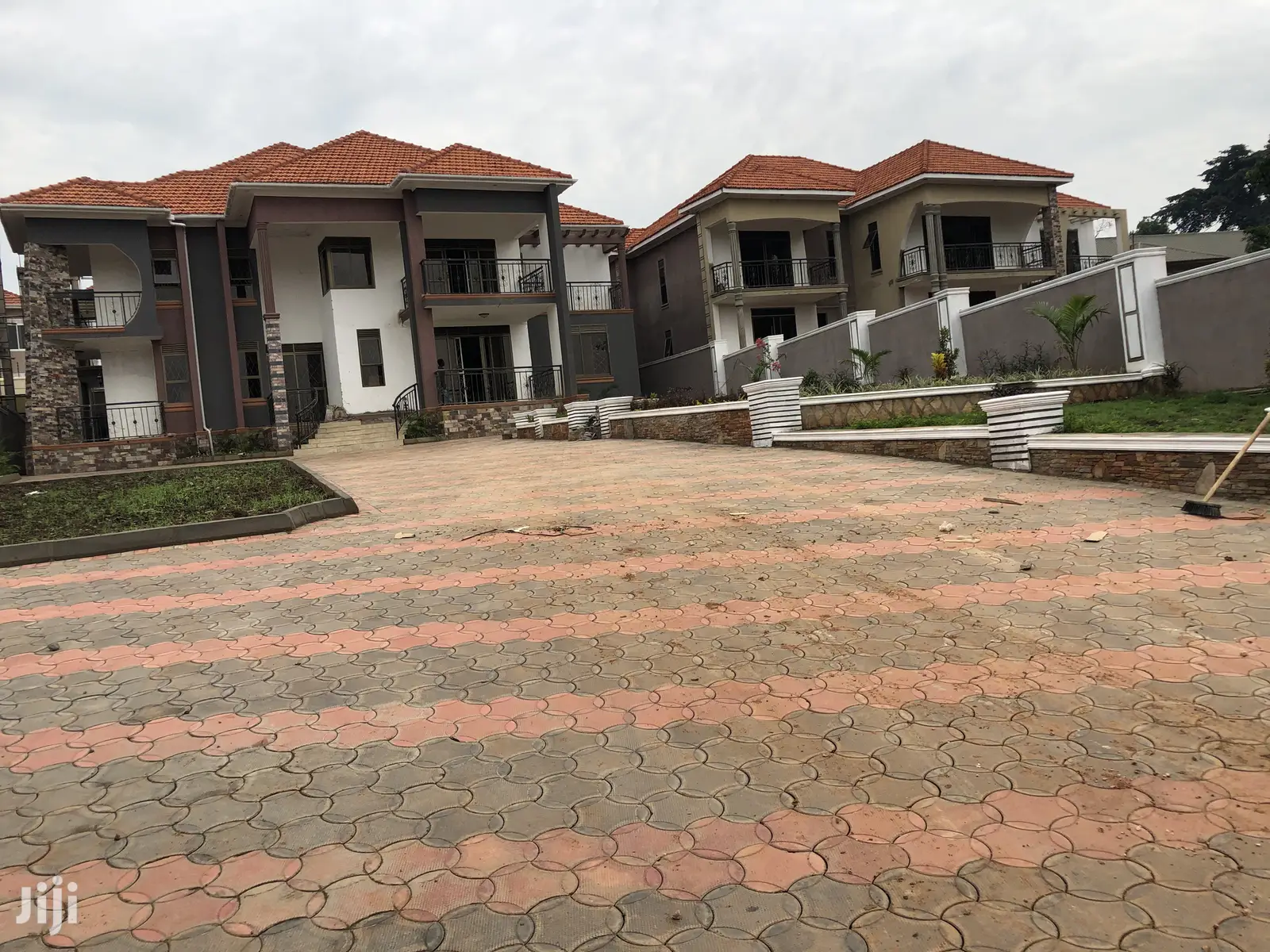 7 Bedroom Mansion In Ntinda Kiwatule For Sale