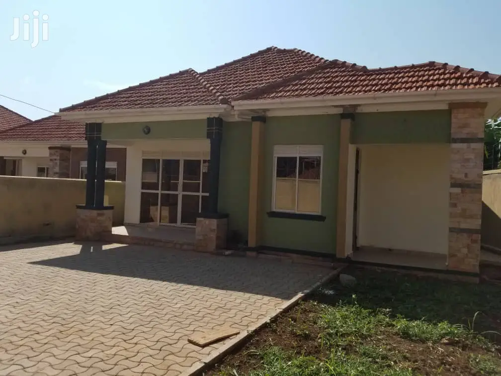 Kira Stunning New Bungaloo in Tarmacked Neighborhood on Sell