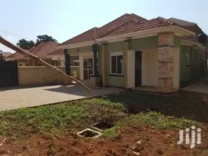 Kira Stunning New Bungaloo in Tarmacked Neighborhood on Sell