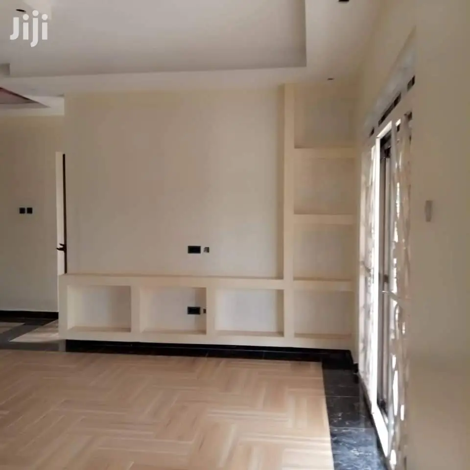 7 Bedroom Mansion In Kiwatule For Sale