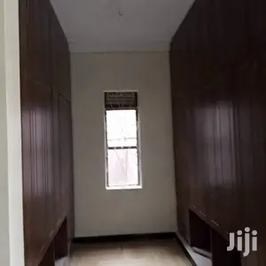 7 Bedroom Mansion In Kiwatule For Sale