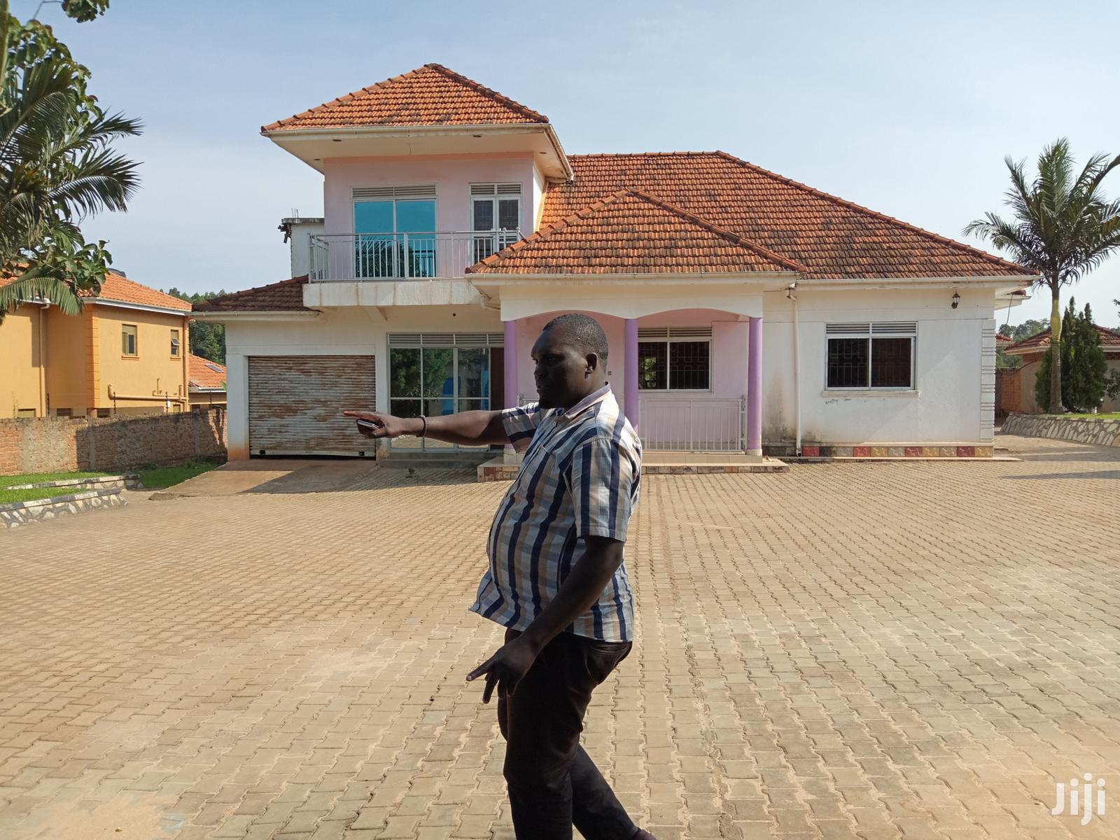 Deal,Kira Half Acre Mansion on Sell