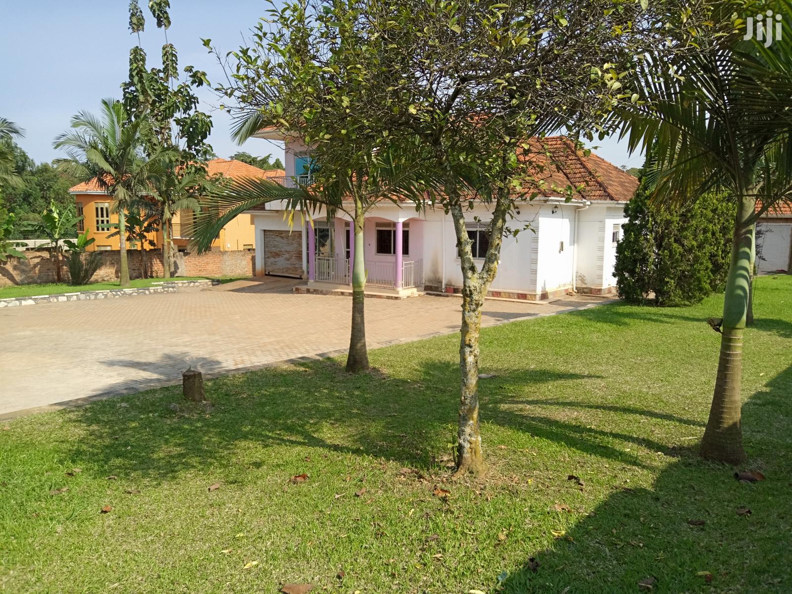 Deal,Kira Half Acre Mansion on Sell