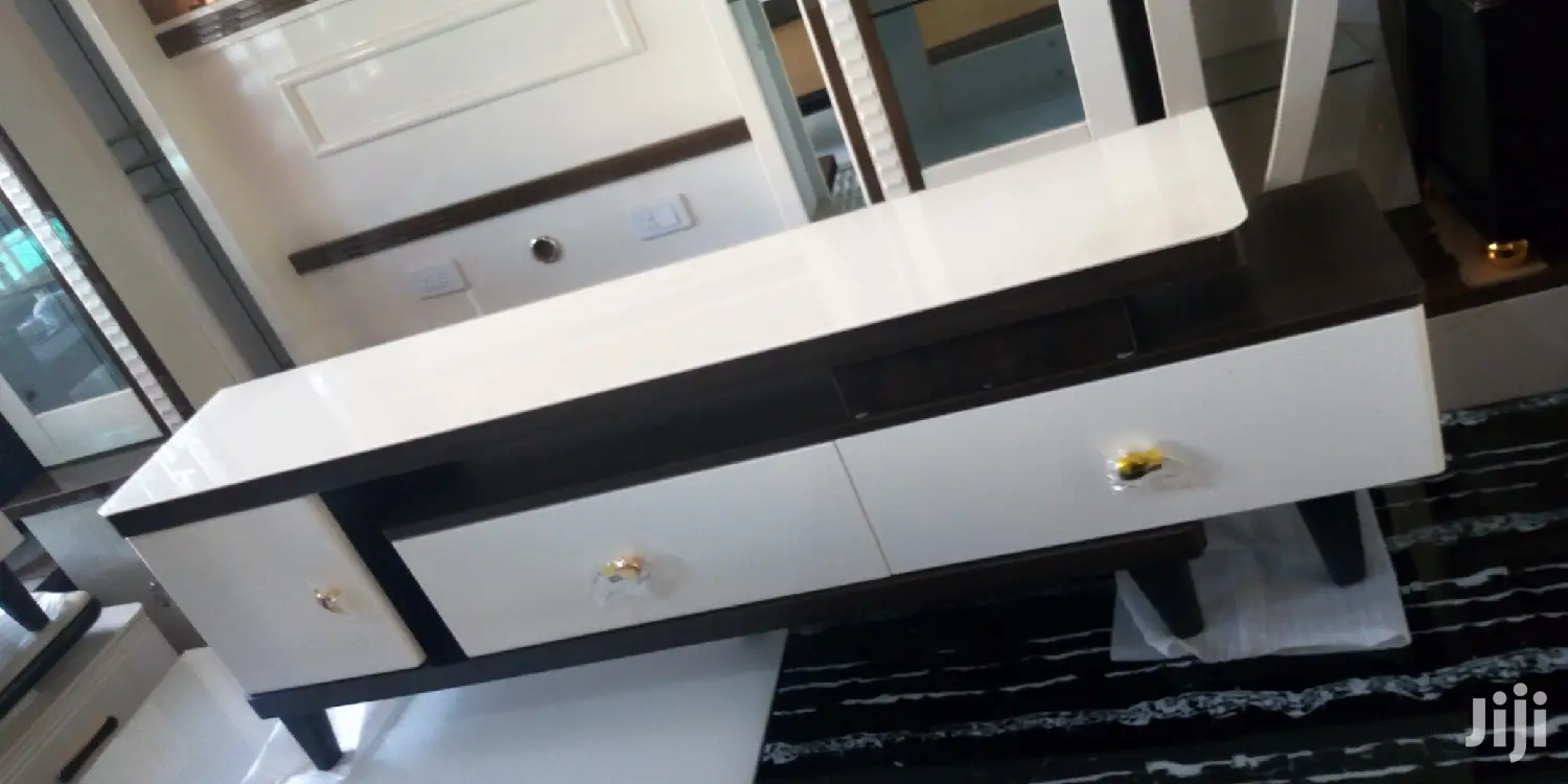 Executive Wood and Glass Tv Stand