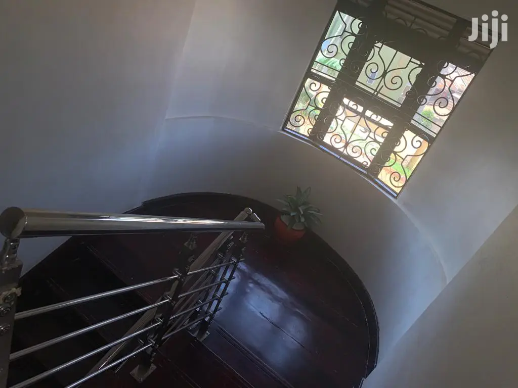 5 Bedroom Classic Villa In Lugogo For Rent