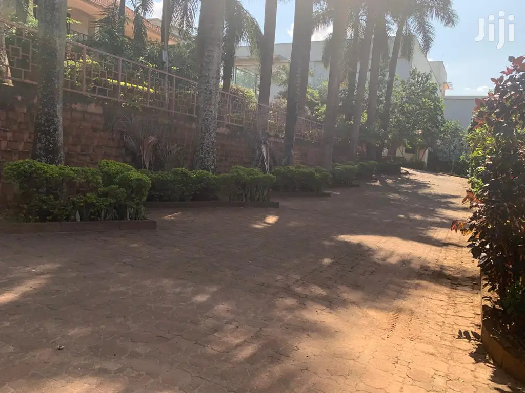 5 Bedroom Classic Villa In Lugogo For Rent