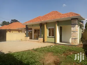 Kira Posh House in Tarmacked Neighborhood on Sell