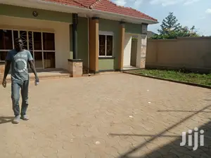 Kira Posh House in Tarmacked Neighborhood on Sell