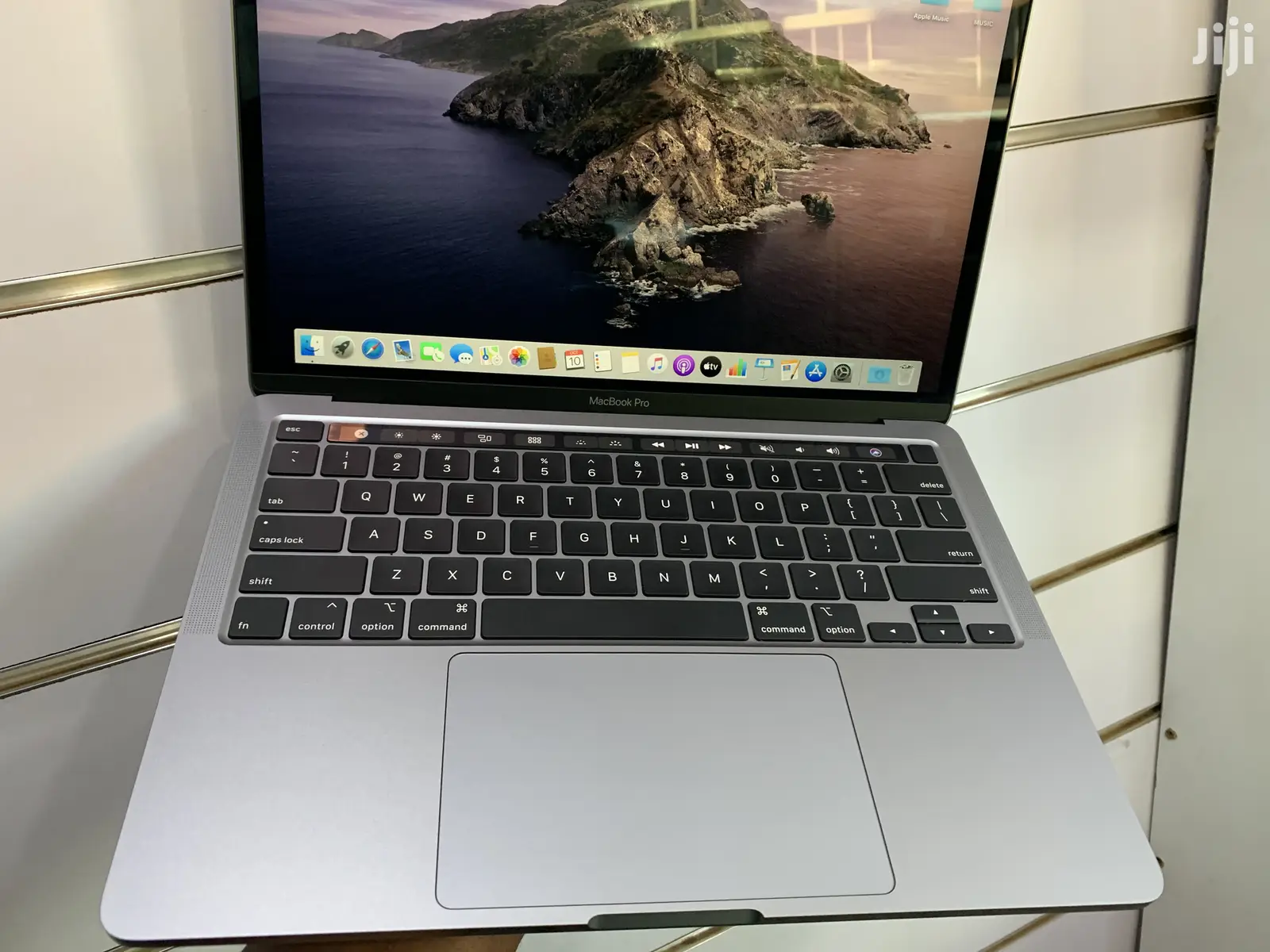 New Laptop Apple MacBook Pro 8GB Intel Core i5 SSD 256GB