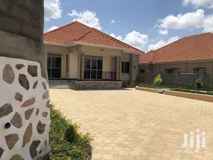 Furnished 4bdrm Bungalow in Kira for Sale
