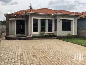 Kiira Mamerito Road Classy House on Sell