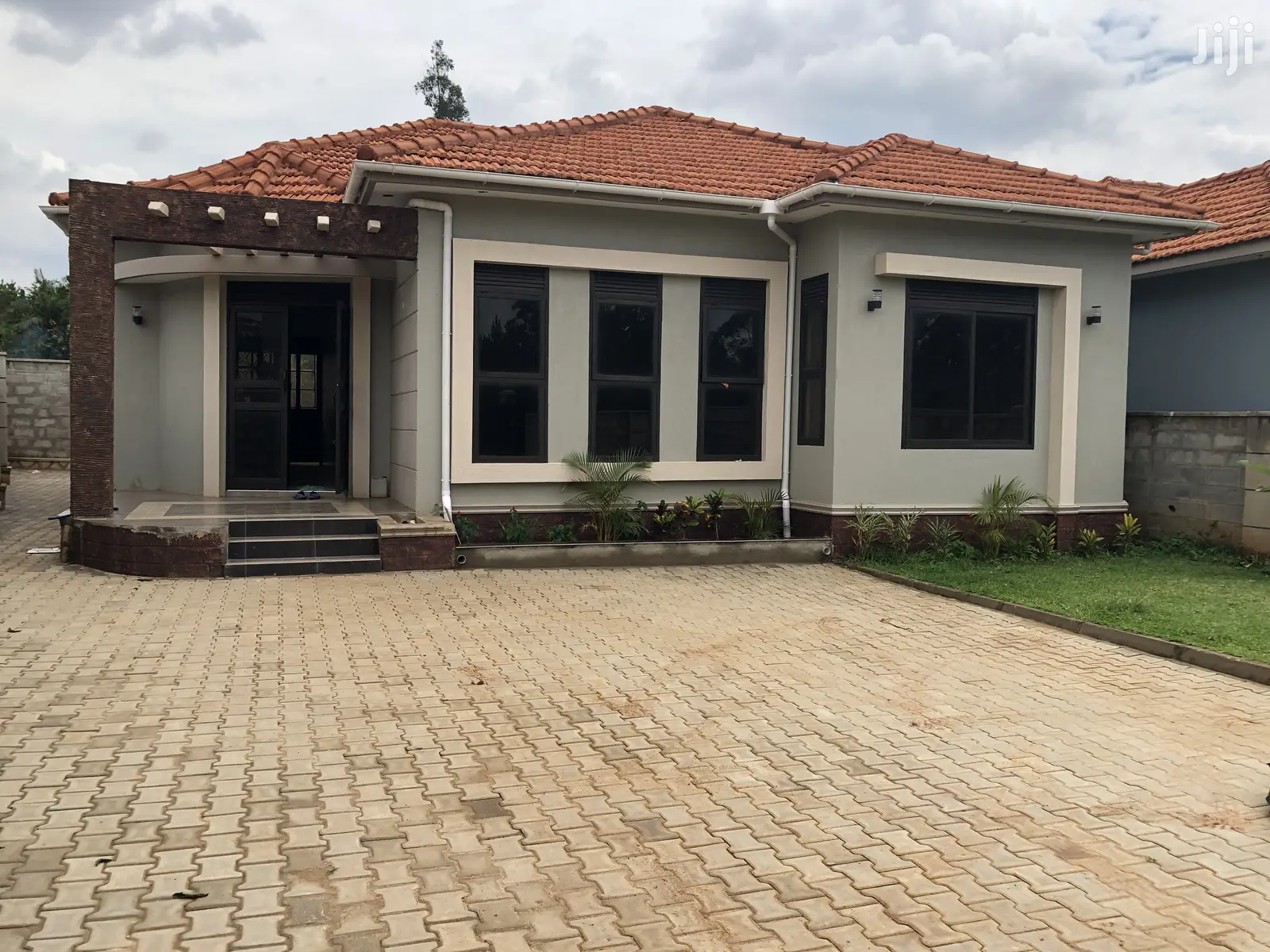 Kiira Mamerito Road Classy House on Sell