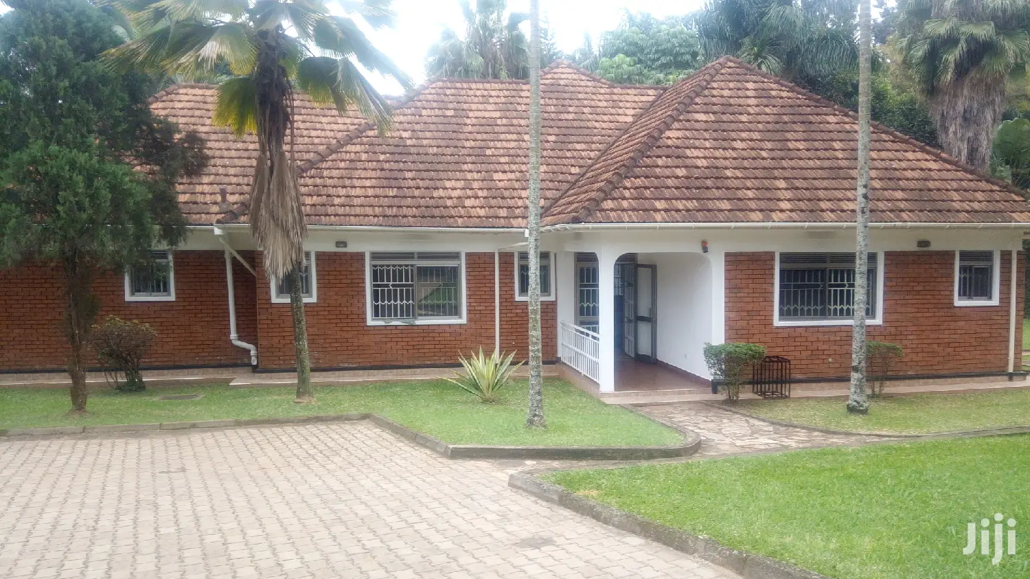 3 Bedroom Bungalow In Kololo For Rent
