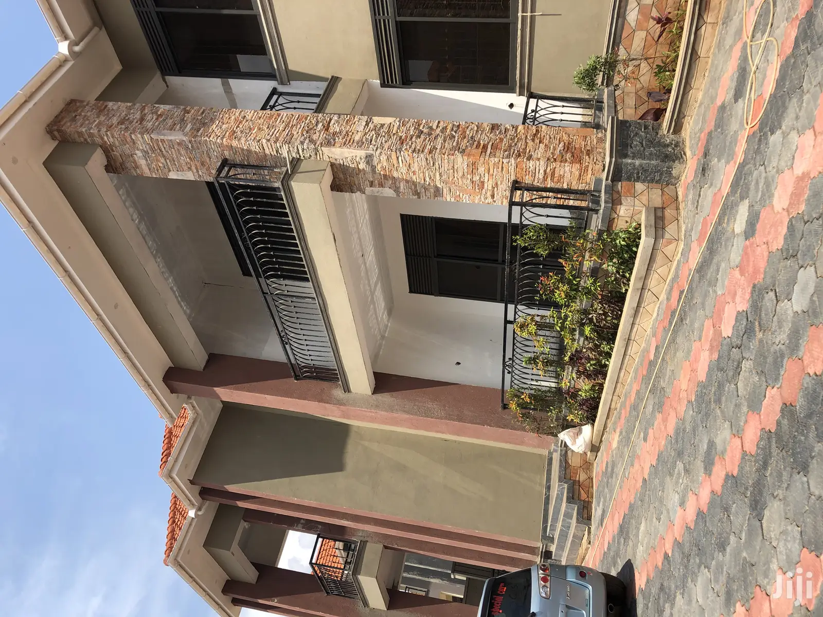 Naalya Six Bedrooms Castle on Sell