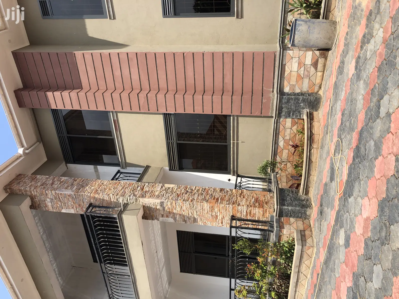 Naalya Six Bedrooms Castle on Sell