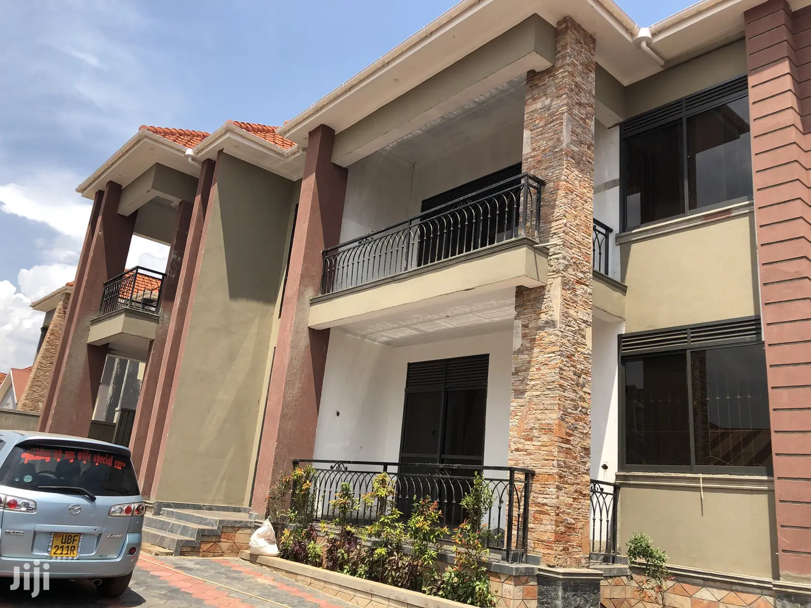 Naalya Six Bedrooms Castle on Sell