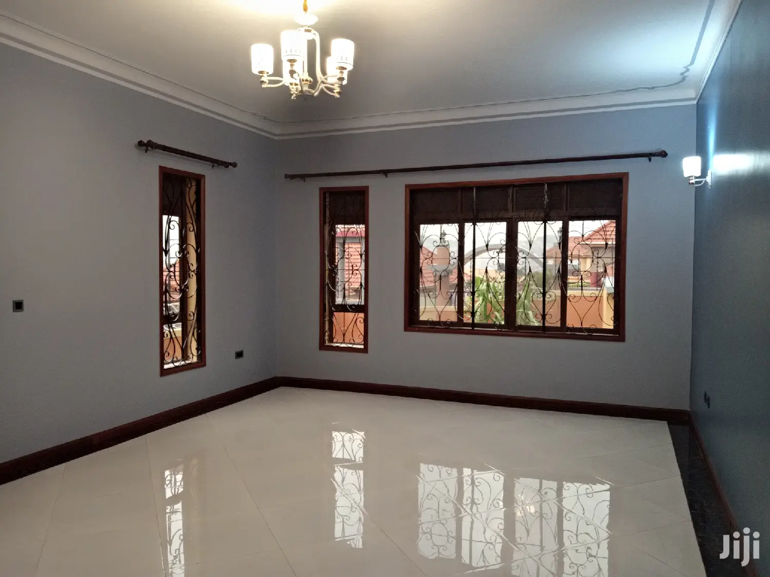 Kira Bungaloo on Sell