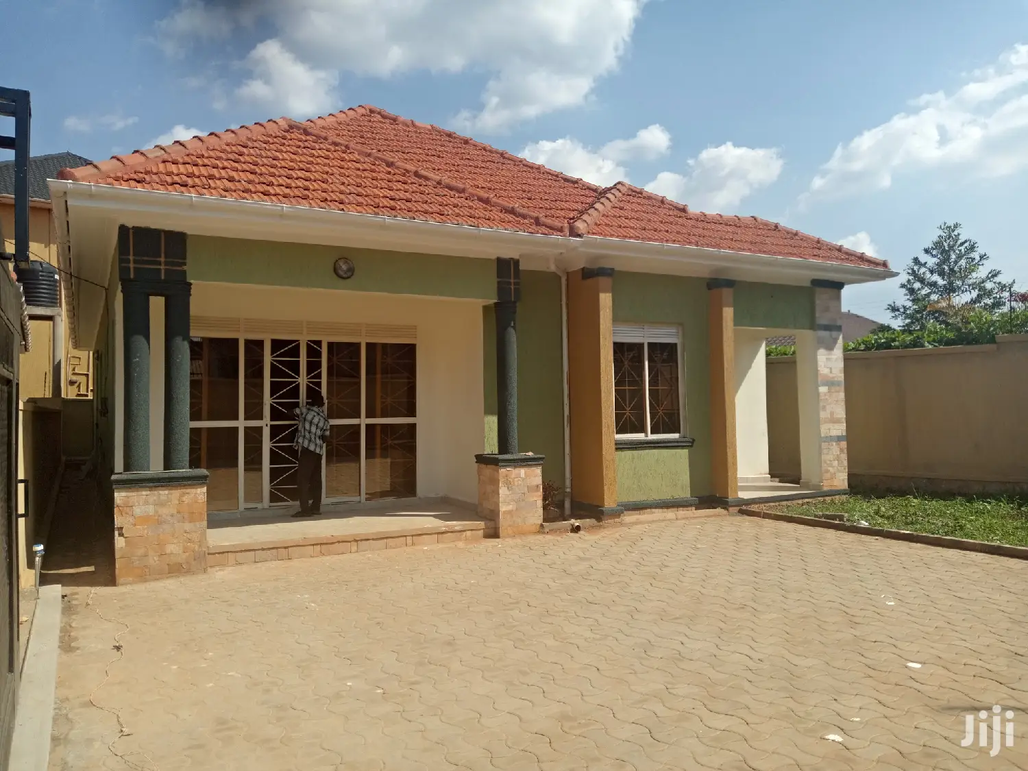 Kira Tarmack Neighborhood Bungaloo on Sell