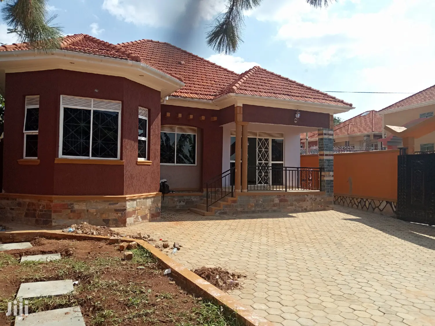 Kiiira Adorable Home by the Tarmack on Sell