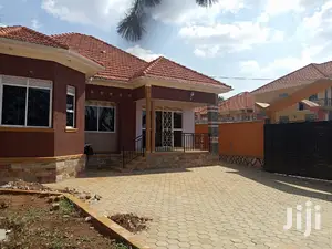 Kiiira Adorable Home by the Tarmack on Sell