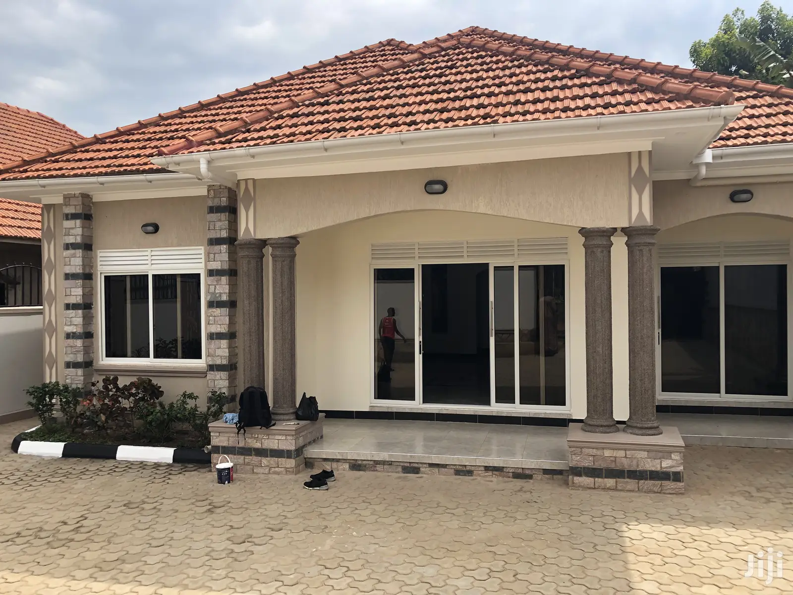 Kiira Classy House in Tarmacked Neighborhood on Sell
