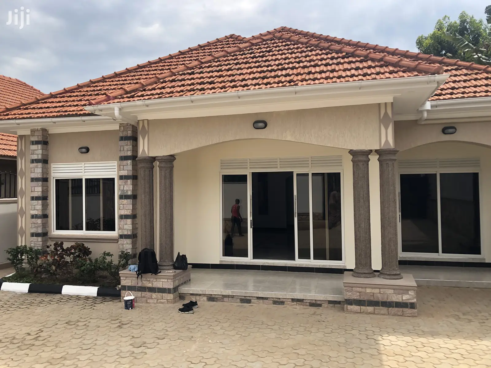 Kiira Classy House in Tarmacked Neighborhood on Sell