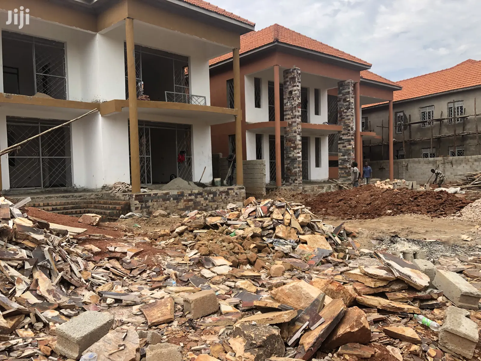 Kira Six Bedrooms House For Sale