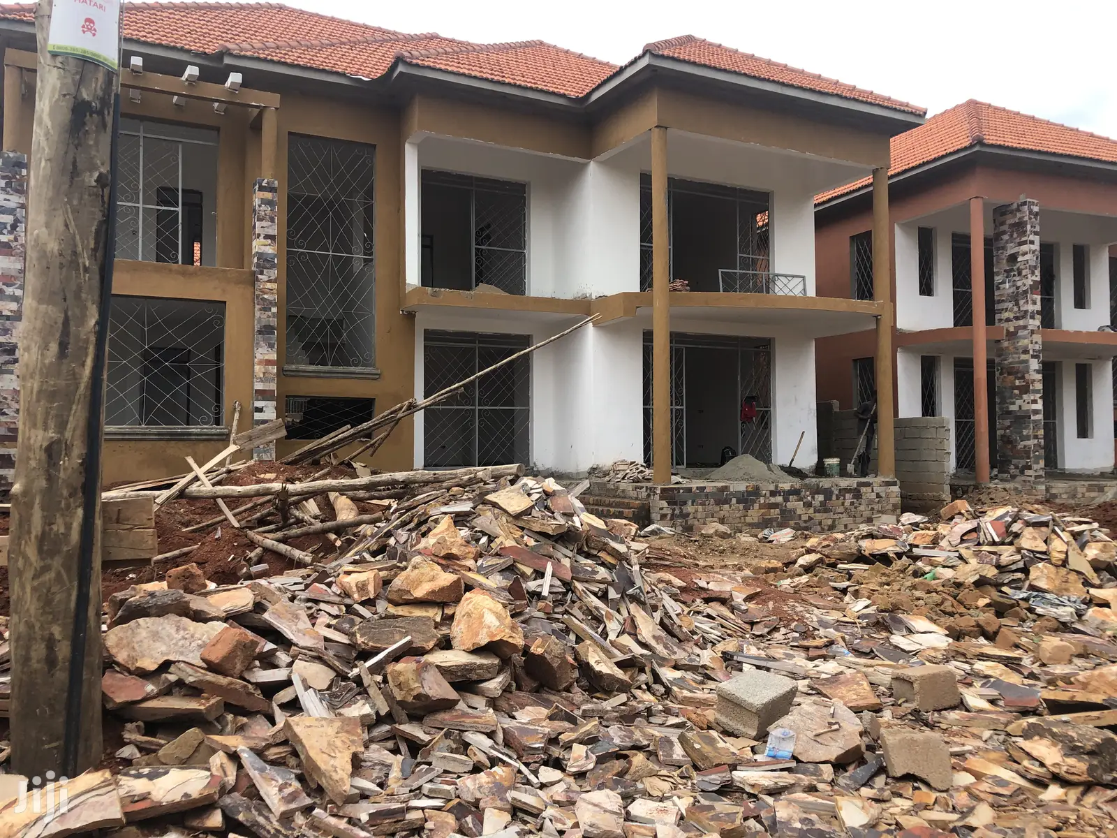 Kira Six Bedrooms House For Sale
