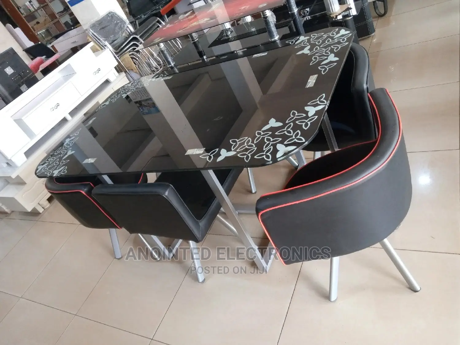 Dining Table With 6 Lazer Chairs