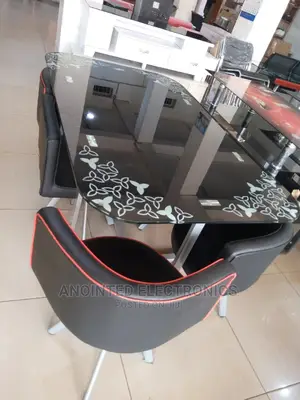 Dining Table With 6 Lazer Chairs